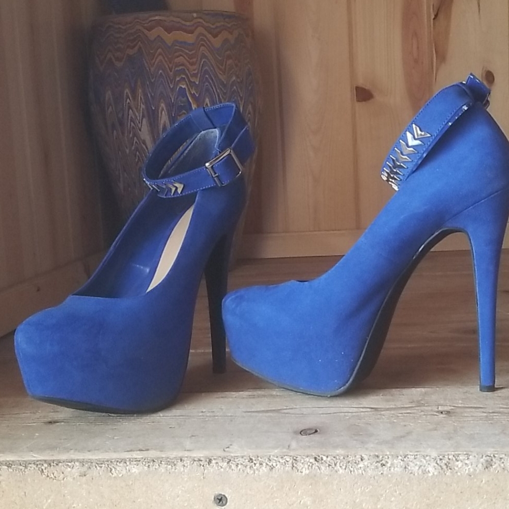 Georgeous bright blue platform heels